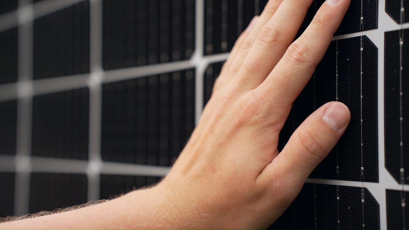 Inspeção de módulo fotovoltaico em processo de troca em garantia.